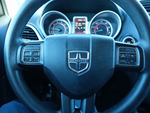 Used 2020 Dodge Journey SE w/ Blacktop Package image 16