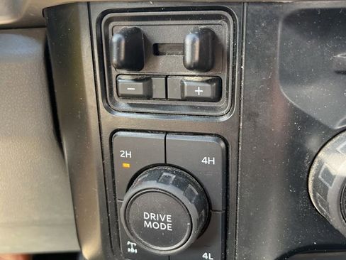 Used 2023 Ford F250 XLT w/ FX4 Off-Road Package AWD/4WD image 23