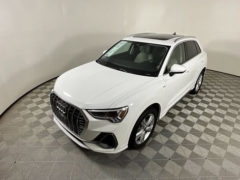 Used 2024 Audi Q3 2.0T Premium w/ Convenience Package image 9