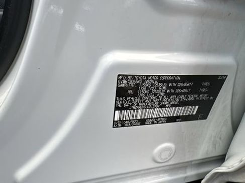 Used 2018 Toyota RAV4 LE image 38
