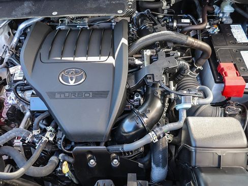 Used 2025 Toyota Highlander XLE image 27