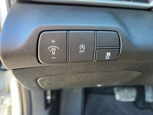 Used 2025 Hyundai Elantra SE image 15