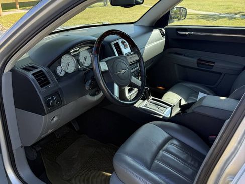 Used 2005 Chrysler 300 C RWD image 8
