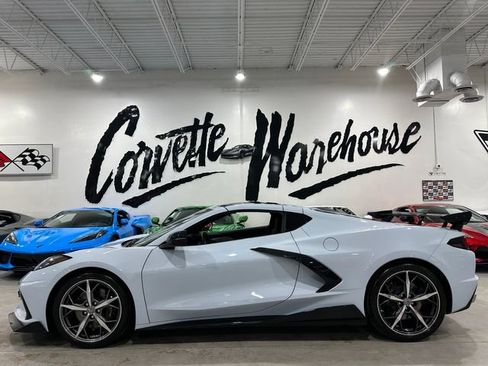 Used 2022 Chevrolet Corvette Stingray Preferred Cpe w/ Z51 Performance Package RWD image 2