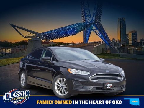 Used 2020 Ford Fusion SE image 1