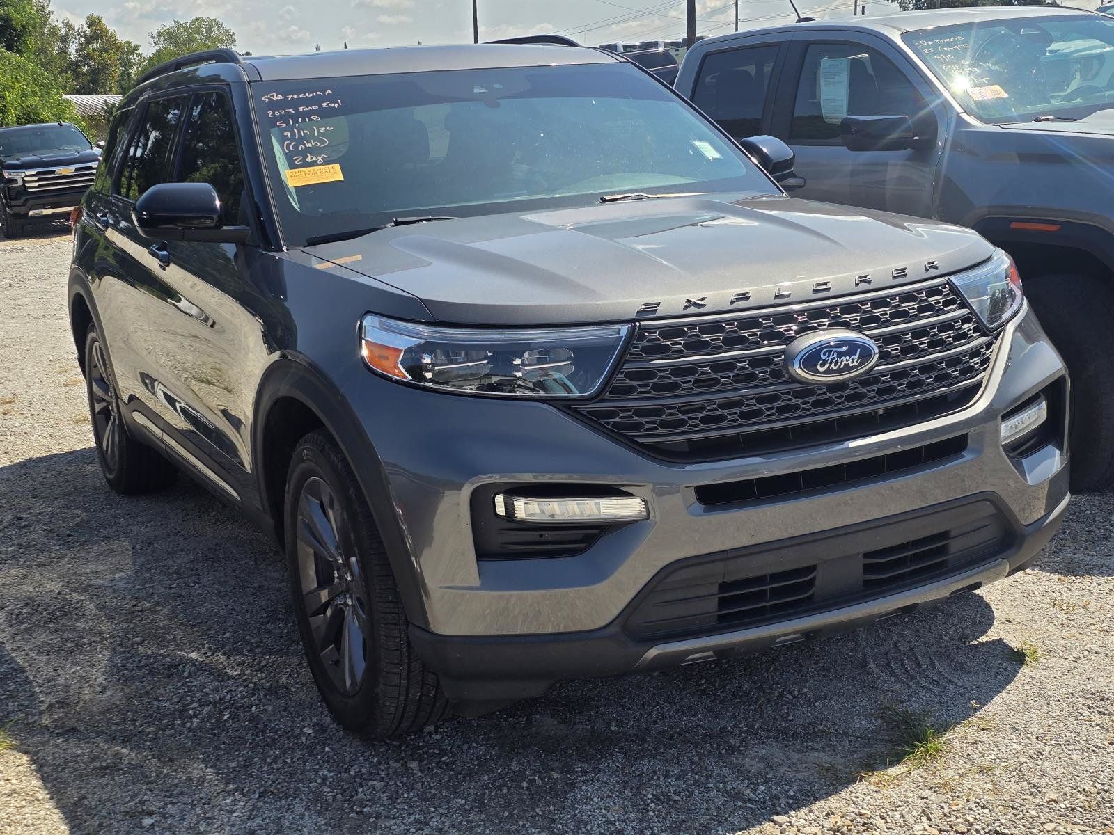 Used 2023 Ford Explorer XLT w/ Equipment Group 202A AWD/4WD image 3