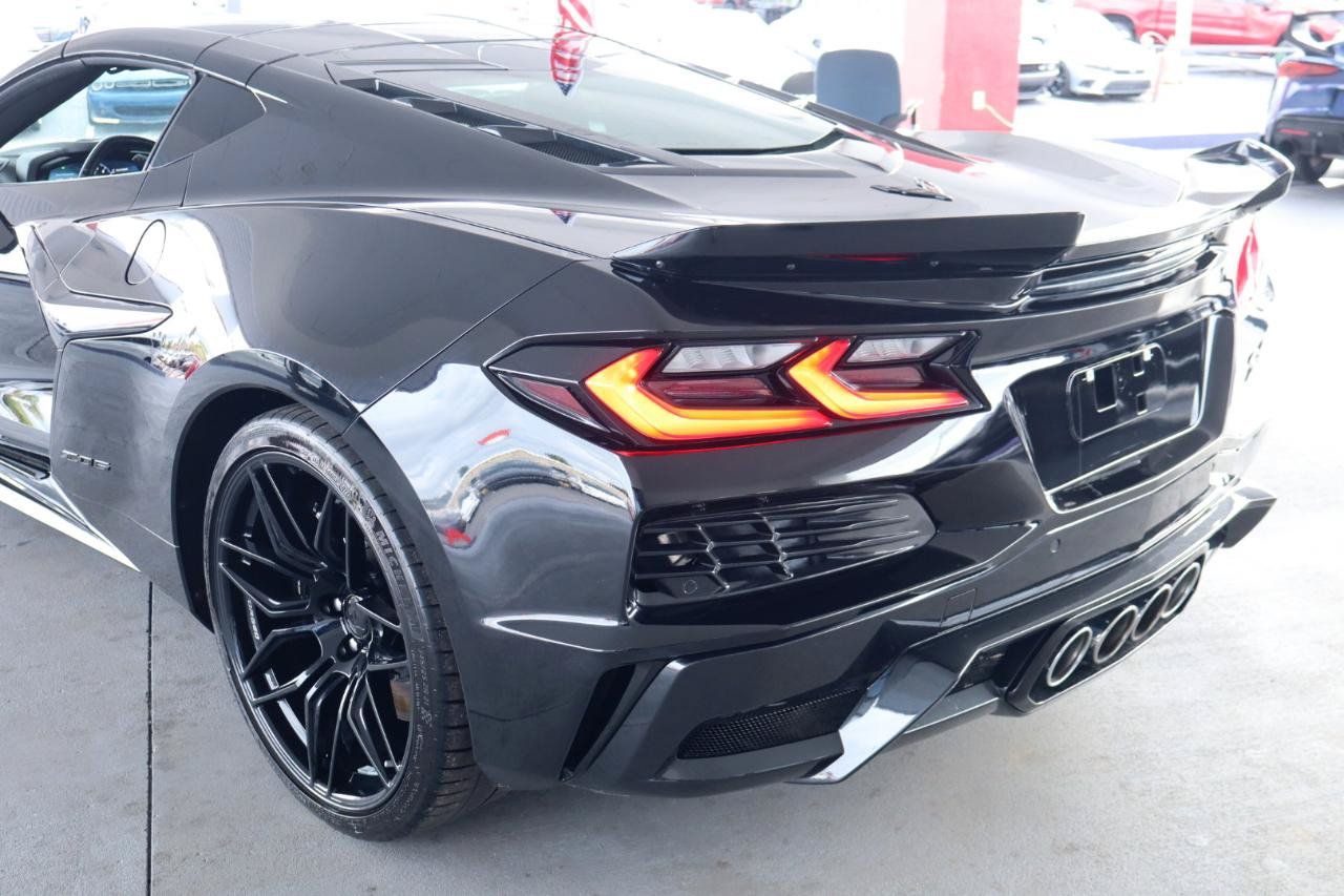Used 2023 Chevrolet Corvette Z06 RWD image 12