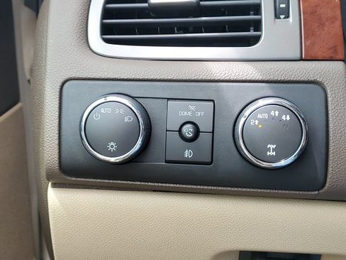 Used 2013 Chevrolet Tahoe LTZ AWD/4WD image 19