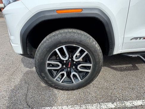 Used 2024 GMC Canyon AT4 image 8