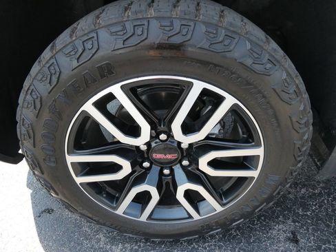 Certified 2024 GMC Sierra 1500 AT4 w/ Technology Package AWD/4WD image 11