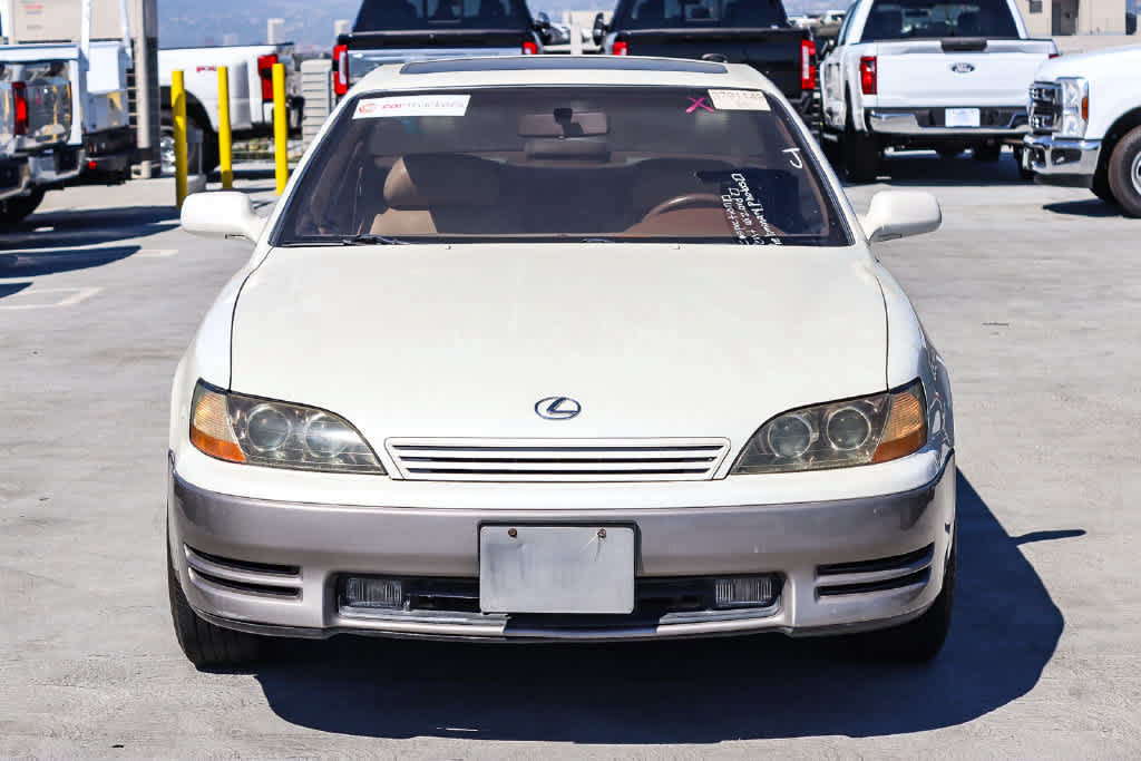 Used 1995 Lexus ES 330 w/ Leather Trim Pkg FWD image 2