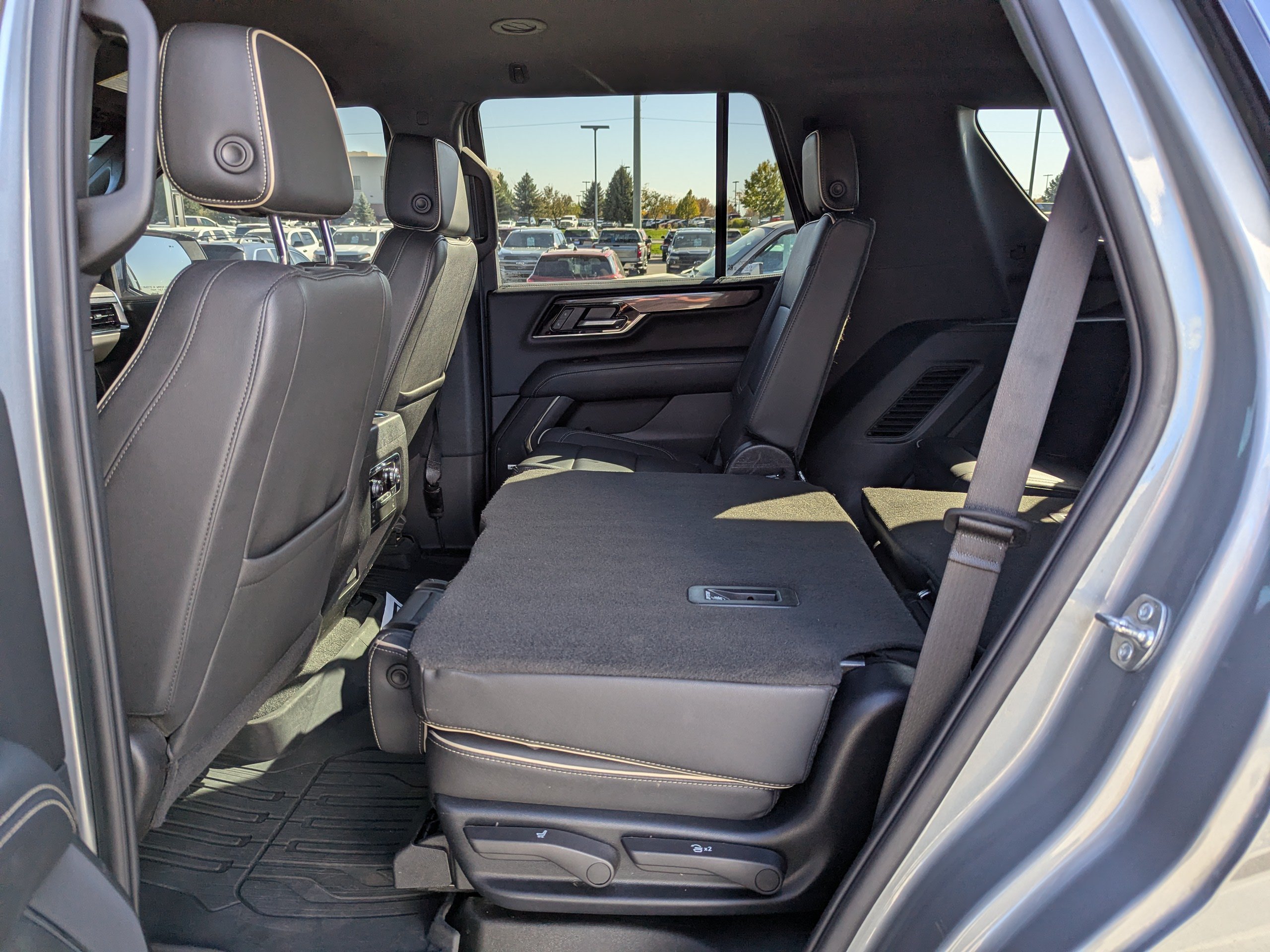 Used 2025 GMC Yukon Elevation AWD/4WD image 33