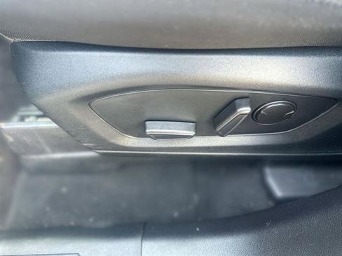 Used 2022 Ford Explorer XLT image 37