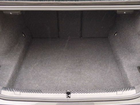 Used 2025 BMW 530i xDrive w/ Premium Package image 37