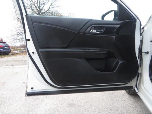 Used 2015 Honda Accord Sport image 35