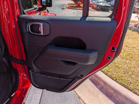 New 2025 Jeep Gladiator Sport image 26