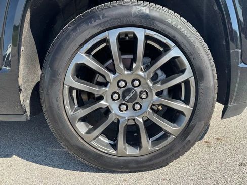 Used 2023 GMC Acadia Denali w/ Black Diamond Edition AWD/4WD image 33