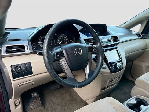 Used 2017 Honda Odyssey SE image 10
