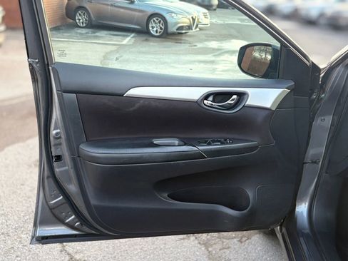 Used 2018 Nissan Sentra S w/ S Midnight Style Package image 9