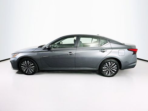 Used 2024 Nissan Altima 2.5 SV image 4