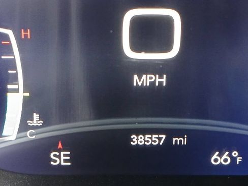 Used 2021 Chrysler Pacifica Limited AWD/4WD image 14