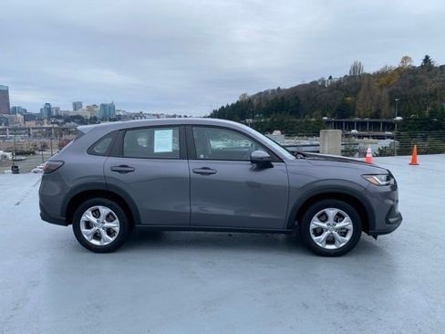 Certified 2023 Honda HR-V LX image 3