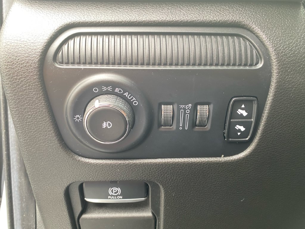Used 2022 Jeep Wagoneer Series II AWD/4WD image 23