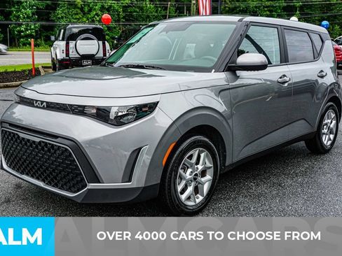 Used 2025 Kia Soul LX w/ LX Technology Package FWD image 2