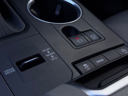 Used 2022 Toyota Highlander LE image 37