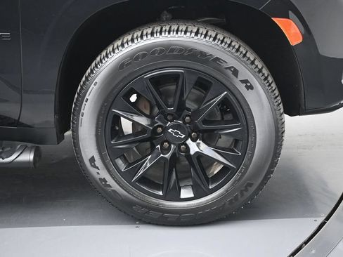 Used 2022 Chevrolet Tahoe Z71 w/ Luxury Package AWD/4WD image 28