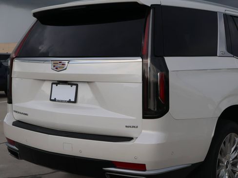 Used 2024 Cadillac Escalade Premium Luxury RWD image 11