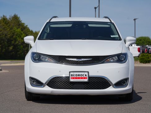 Used 2020 Chrysler Pacifica Touring-L Plus w/ Advanced Safetytec Group FWD image 8
