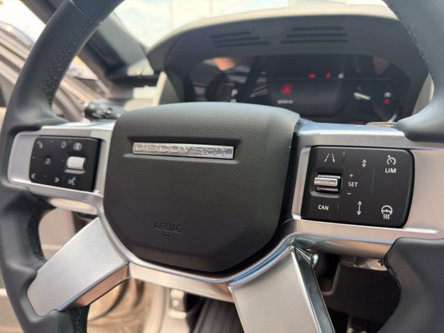 Used 2024 Land Rover Discovery Dynamic SE AWD/4WD image 24
