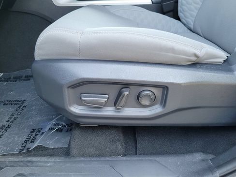 Used 2025 Toyota Tundra SR5 AWD/4WD image 13