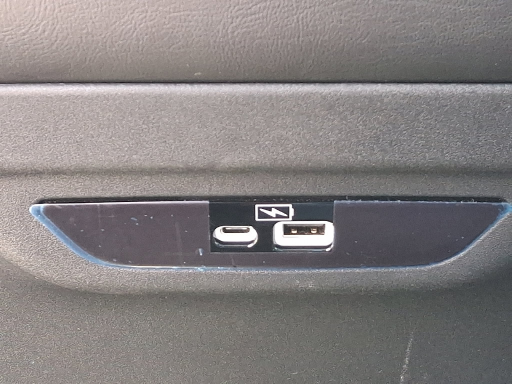 Used 2023 Chrysler Pacifica Limited w/ S Appearance Package FWD image 12
