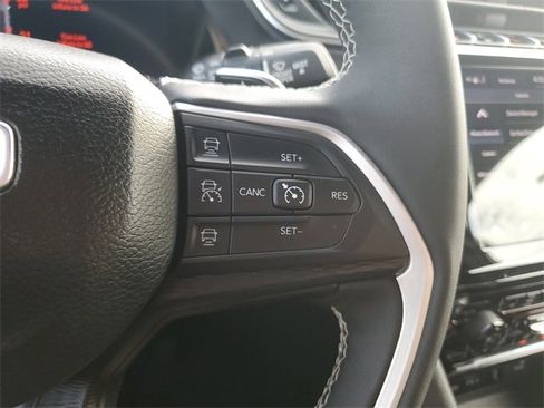 Used 2024 Jeep Grand Cherokee Altitude image 13