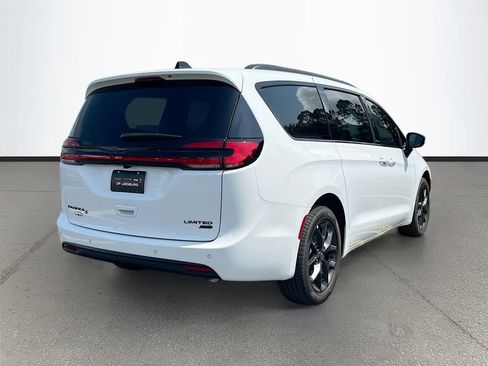 New 2026 Chrysler Pacifica Limited w/ S Appearance Package AWD/4WD image 7