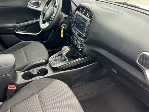 Used 2022 Kia Soul LX w/ Technology Package image 16