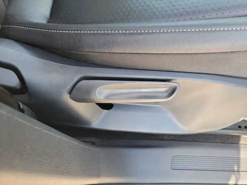 Used 2022 Volkswagen Tiguan SE image 9