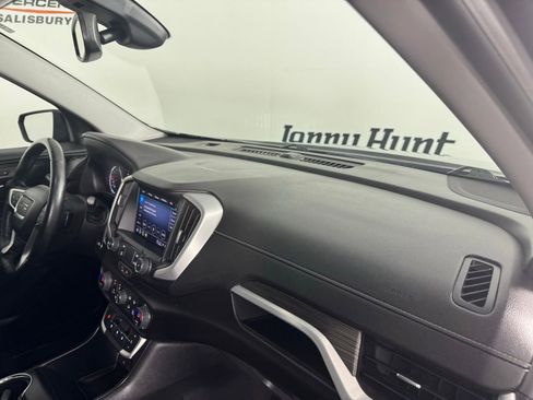 Used 2023 GMC Terrain SLT image 27
