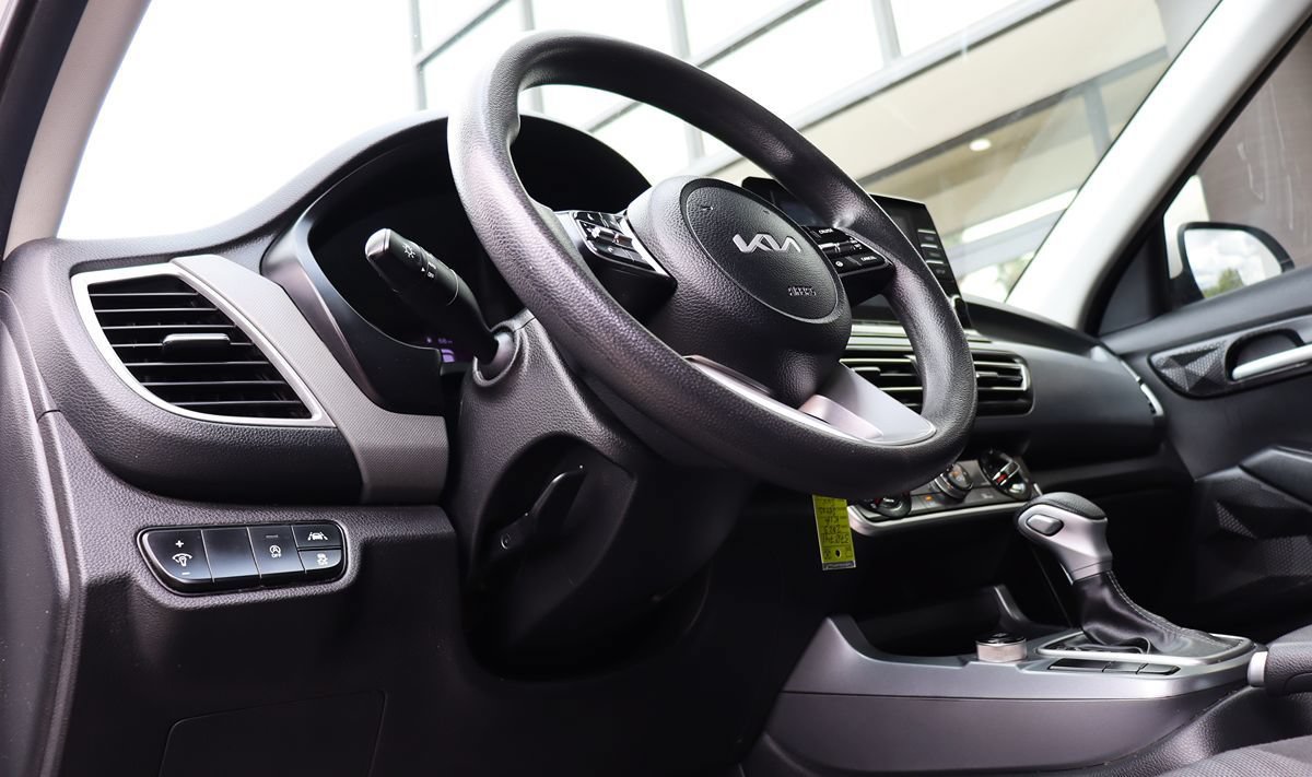 Used 2023 Kia Seltos LX AWD/4WD image 40