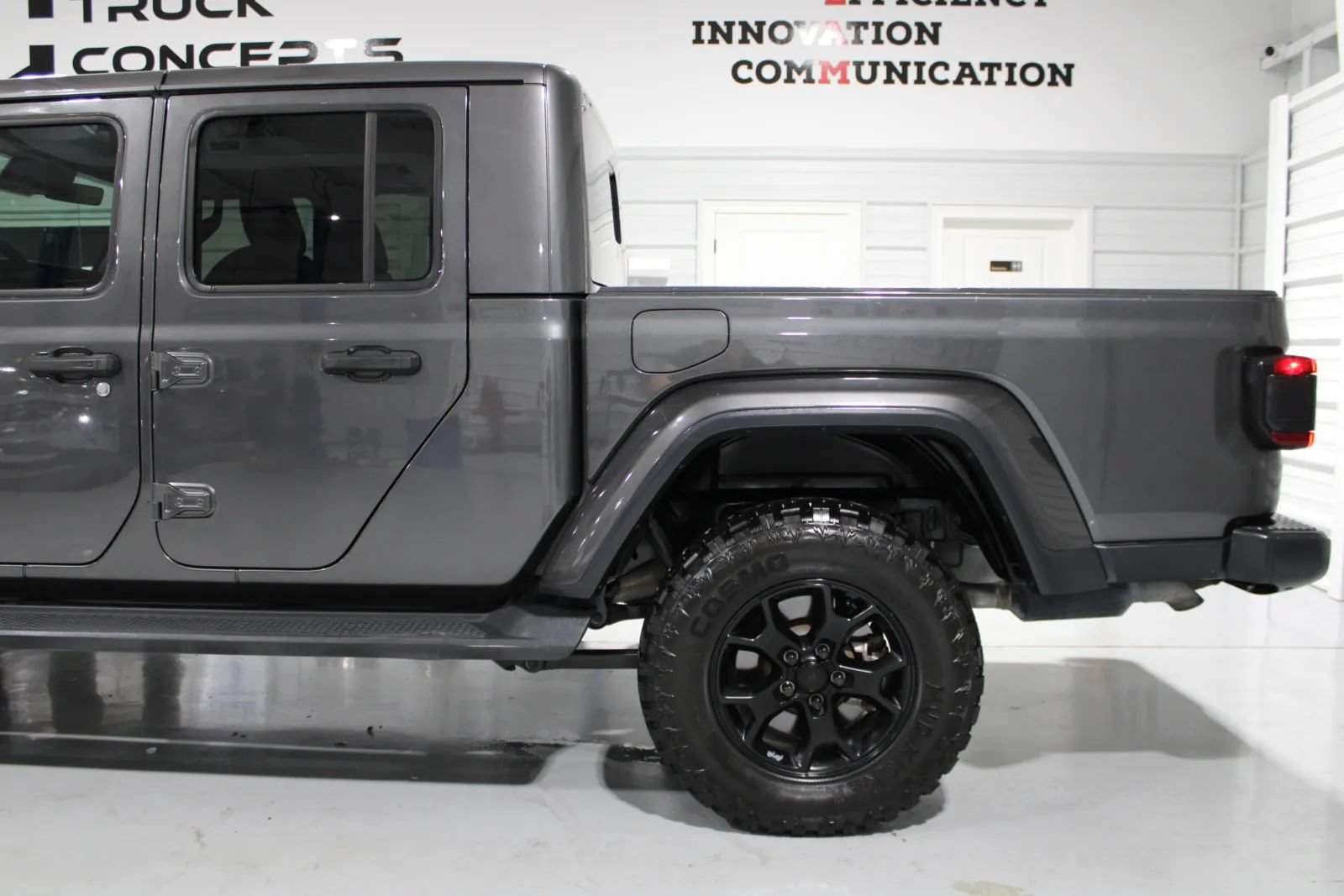 Used 2021 Jeep Gladiator Overland w/ Popular Equipment Package AWD/4WD image 30