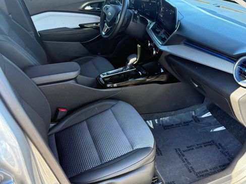 Used 2025 Chevrolet Trax LT w/ Driver Confidence Package image 10