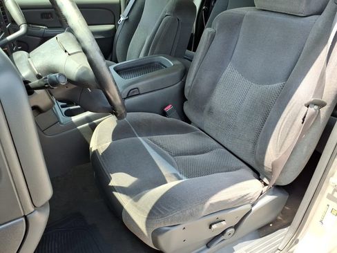 Used 2005 Chevrolet Silverado 2500 LS RWD image 12