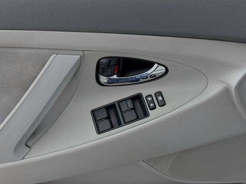Used 2007 Toyota Camry LE FWD image 16
