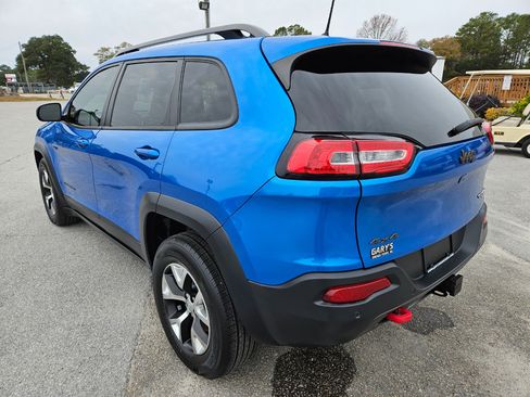Used 2017 Jeep Cherokee Trailhawk w/ Comfort/Convenience Group image 4