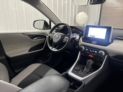 Used 2025 Toyota RAV4 XLE w/ Convenience Package AWD/4WD image 18