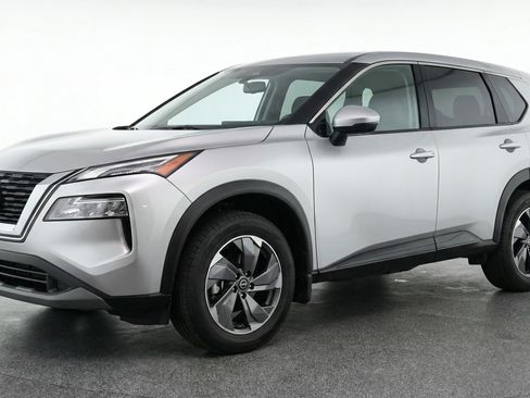 Used 2025 Nissan Rogue SV AWD/4WD image 3