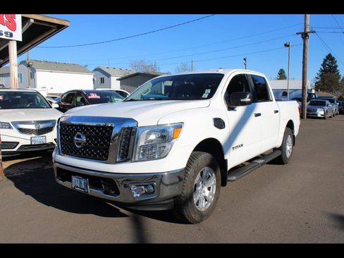 Used 2017 Nissan Titan SV image 1
