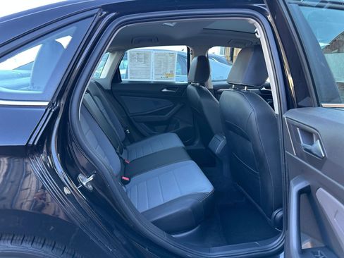 Used 2025 Volkswagen Jetta SE image 25